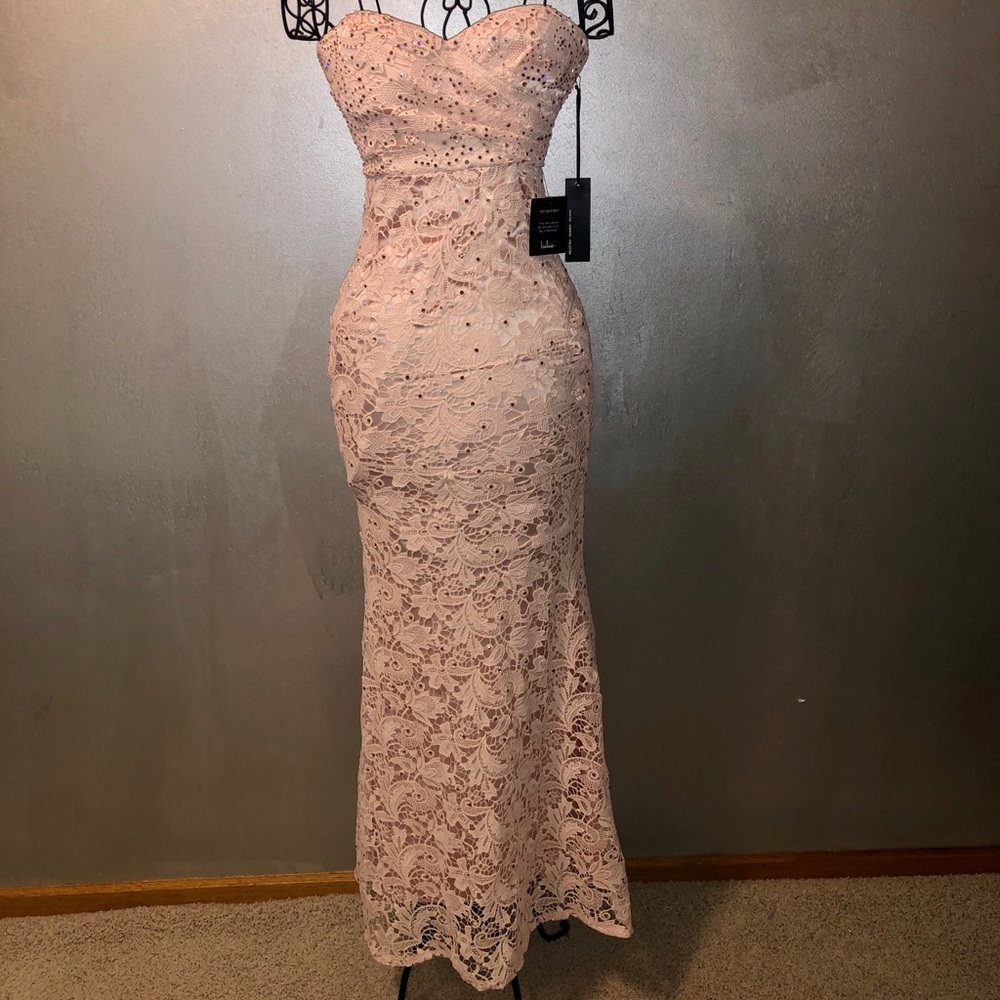 Lulu’s Light Pink Lace Dress